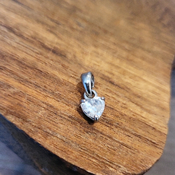 Dainty Crystal Heart Silver Tone Neckle Pendant - Picture 3 of 6